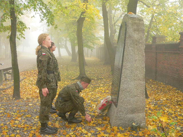 Znicze w miejscach pamięci w Gnieźnie i okolicach