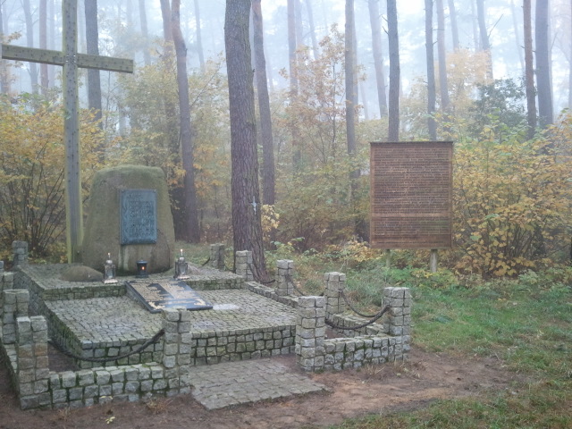 Zapal znicz pamięci - Bukowiec koło Wągrowca. Fot. Andrzej Handkiewicz