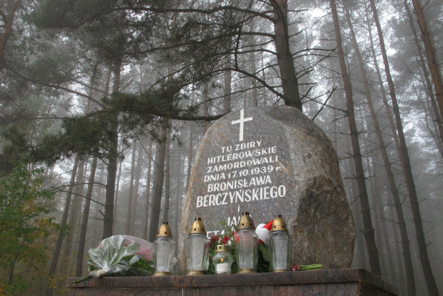 Zapal znicz pamięci - Szamocin Fot. Barbara