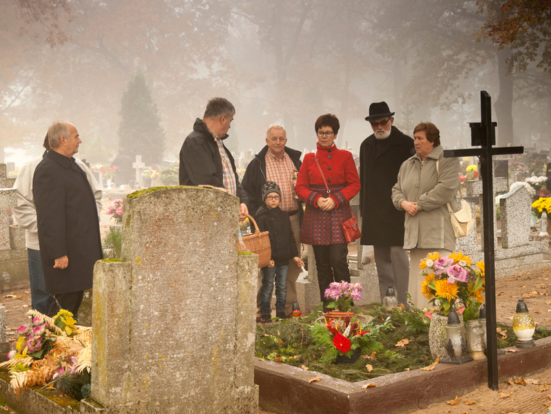 Miejsca pamięci na cmentarzu w Skokach