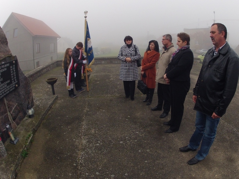 Zapal Znicz Pamięci 2012 Zacharzyn