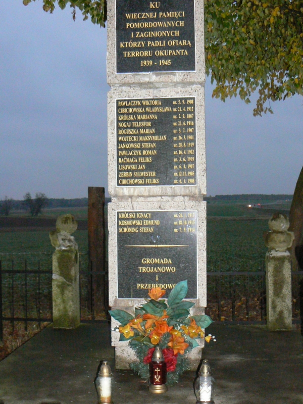 Zapal Znicz Pamięci - Pomnik w Trojanowie