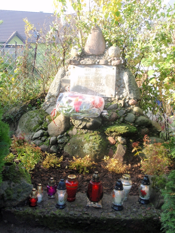 Znicz 2012 - Malenin - Zapal Znicz Pamięci w m. Malenin gm.Tczew na  Pomorzu  - Marii Woźniak 