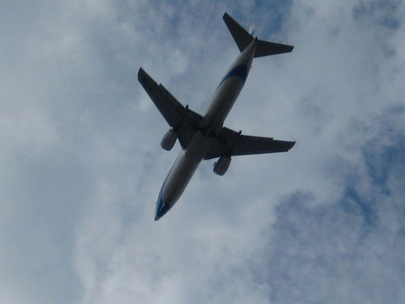 Samolot na niebie - Jacek Butlewski