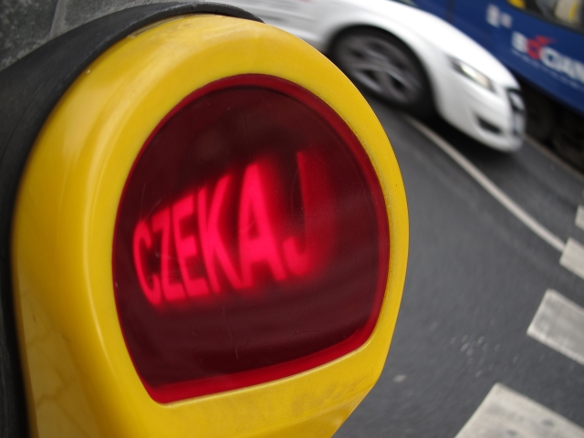 przejście piesze czekaj - TomFoto