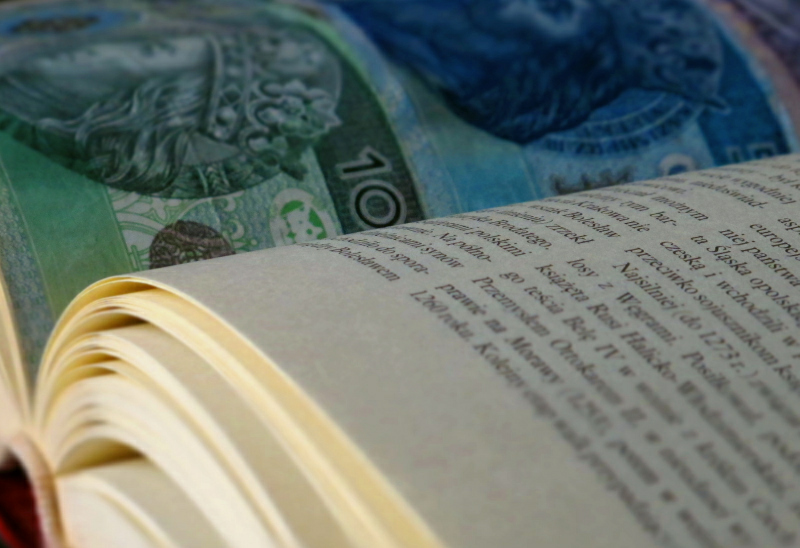 książka i pieniądze. 2 - TomFoto