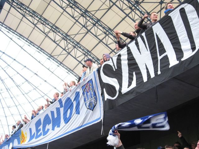 Mecz Lecha, kibice na trybunach - Szymon Mazur
