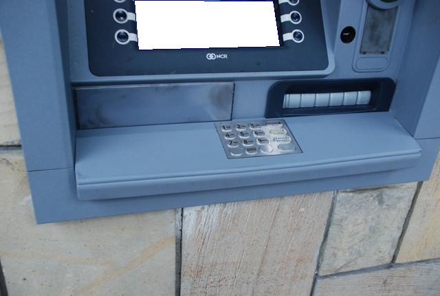 Bankomat - kradzieże, skimming - Policja/Poznań