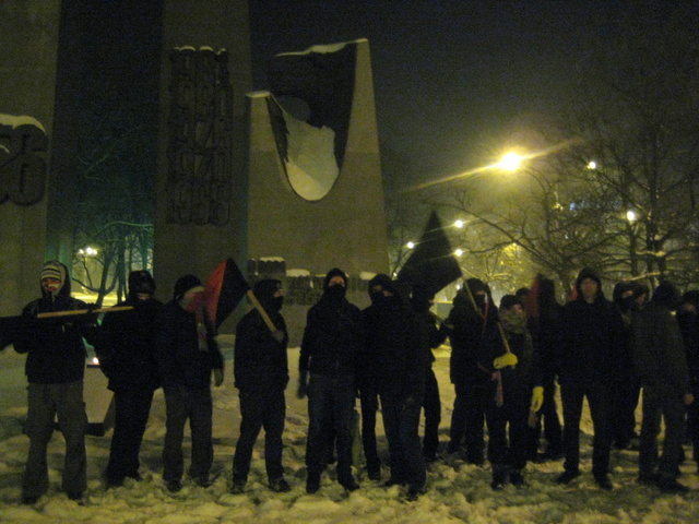 Znicze pod Krzyżami - nocą, stan wojenny - Jacek Butlewski