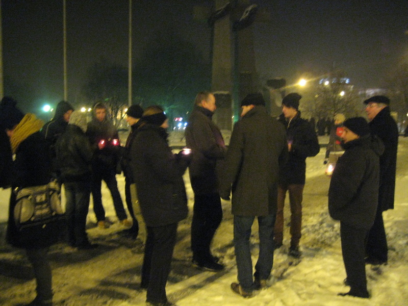 Znicze pod krzyżami - nocą, stan wojenny - Jacek Butlewski