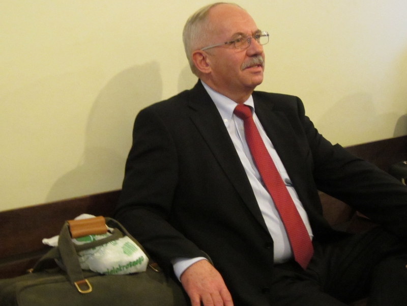 Henryk Stokłosa, na walizkach  - Magda Konieczna