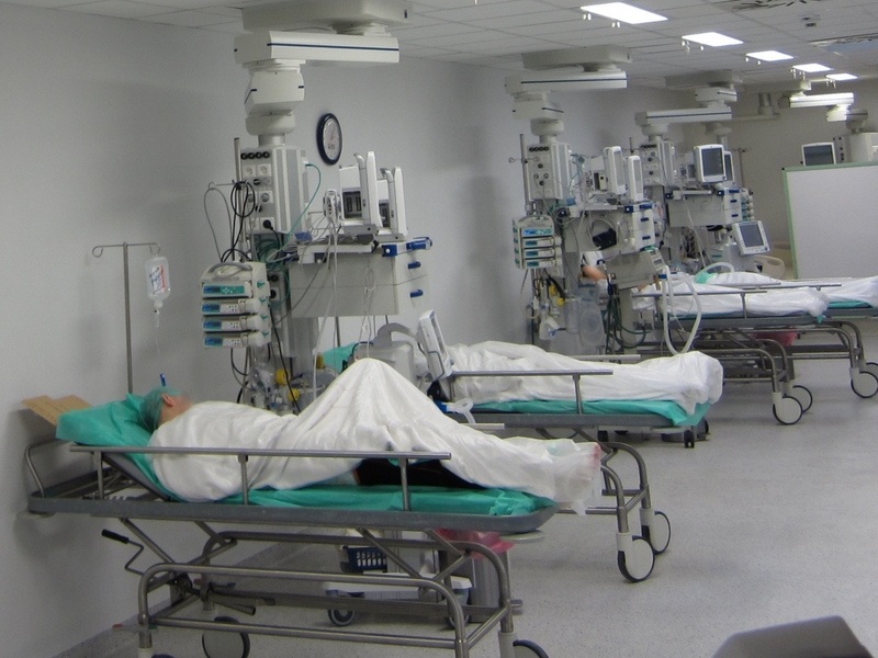 Korytarz szpitalny, szpital, łóżko - Anna Skoczek