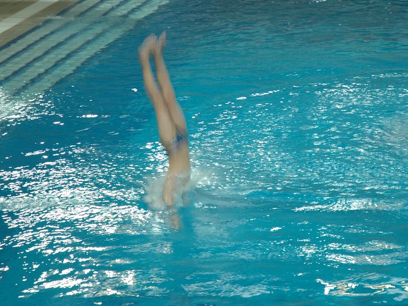 Skoki do wody - dzieci w Termach - Szymon Mazur