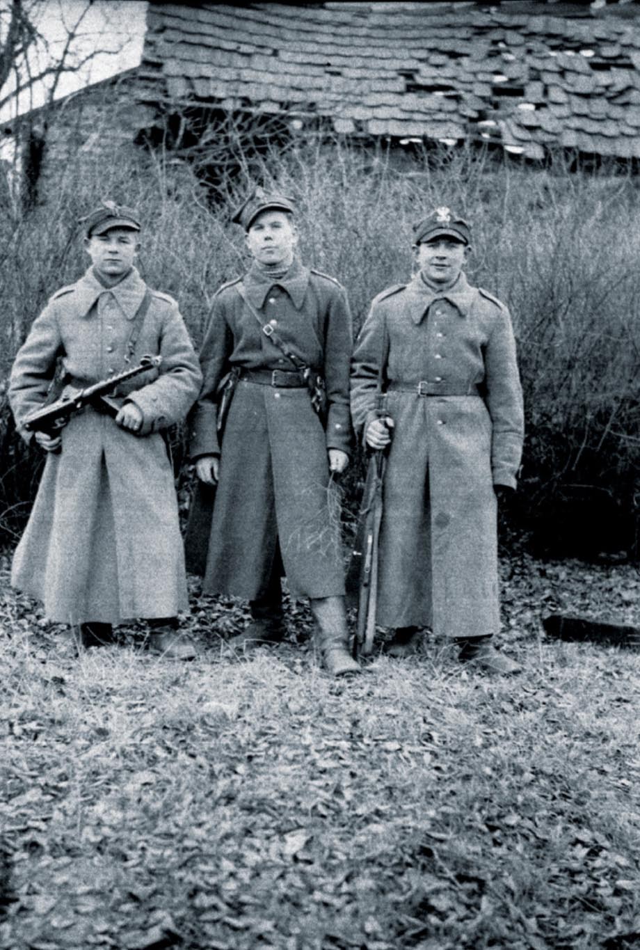 1945 OPOWIEDZIANE SPOJRZENIEM 2 - Muzeum Uzbrojenia 