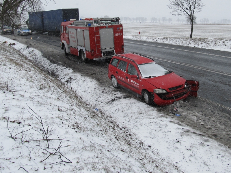 Wypadek zimowy k. Rosnówka - Straż Gminna Komorniki