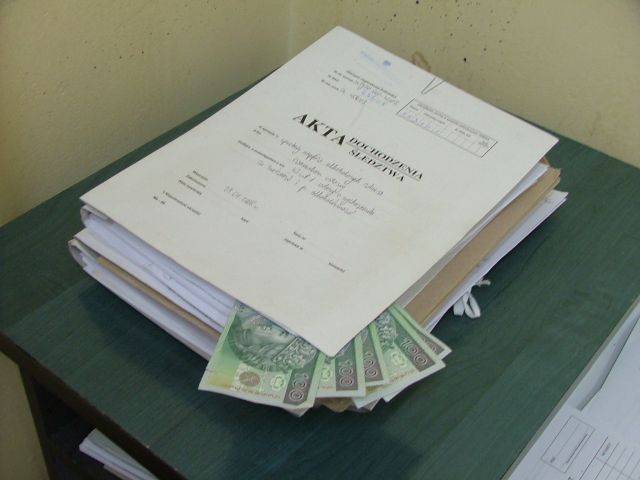 Akta prokuratora, pieniądze - KWP w Poznaniu