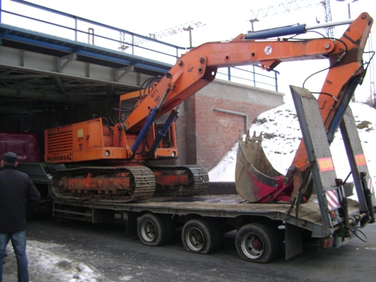 Koparka pod wiaduktem - Jarocin - KWP w Poznaniu