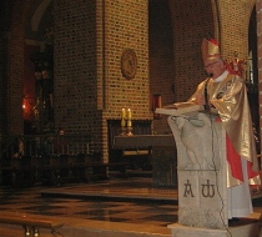 Biskup Fortuniak w Katedrze w 2007 - Archiwum Radia Merkury