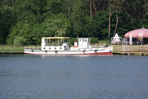 Statek Pawełek przy brzegu - OSP Ślesin