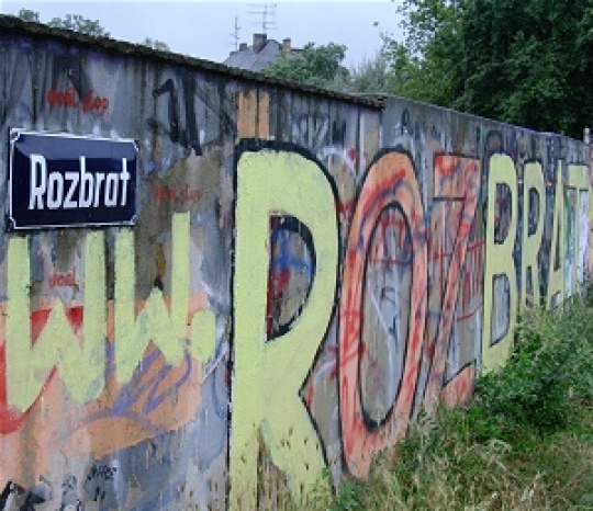 Rozbrat - mur - TomFoto