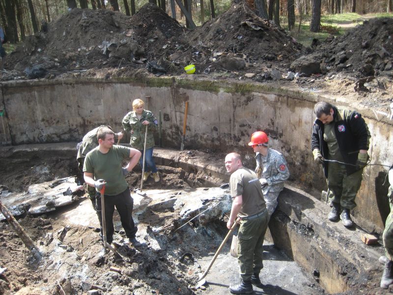 odkopany krąg piła - Wiesława Pinkowska