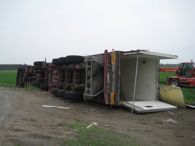 Tir wypadł z drogi Śremem - Rafał Regulski