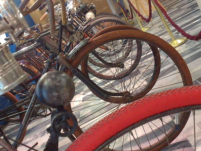 Stare rowery, wystawa w WUW - Wojciech Chmielewski