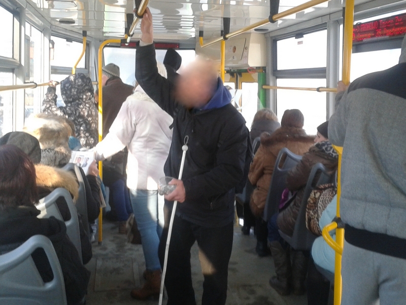 Żebrak - oszust, udaje niewidomego - Radio Merkury