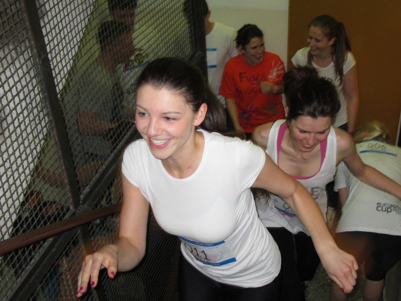 Biegną po schodach Altum - Kinga Leszczyńska