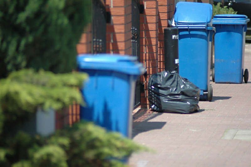 smieci-kubly2 - Tom Foto