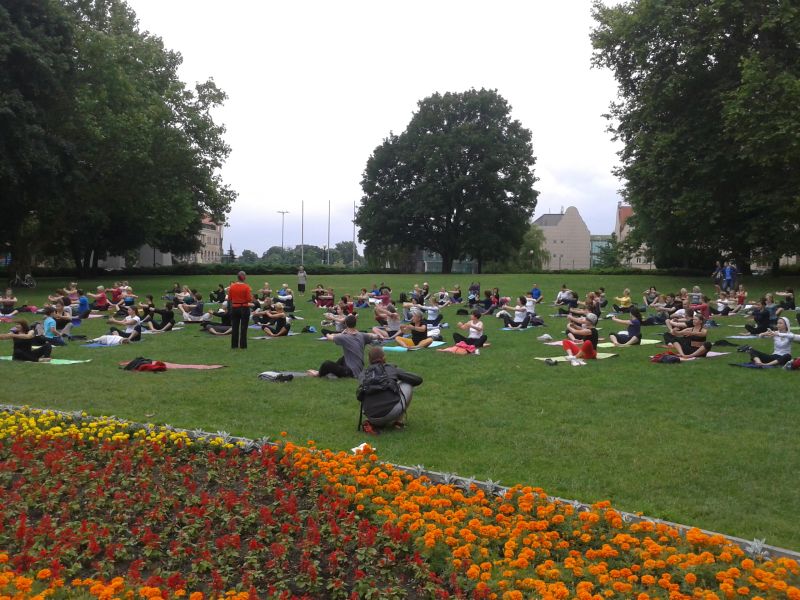 joga na trawie - Agnieszka Maciejewska