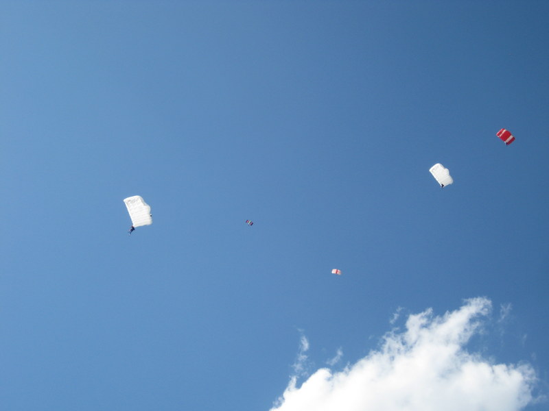 spadochrony wysoko - Jacek Butlewski