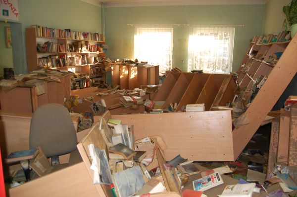 biblioteka po powodzi  Trześń - woj. podkarpackie - Zniszczenia w Trześni (zdjęcie dzięki uprzejmości Biblioteki Raczyńskich)
