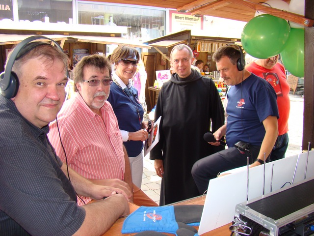 W środku - Ojciec Patryk Ostrzyżek