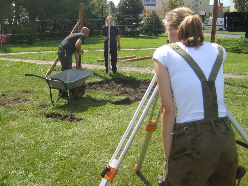 archeolodzy_w_pile1 - Wiesława Pinkowska