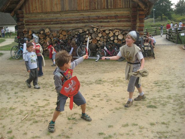 przylbice_i_kaptury_na_zawodziu1 - Danuta Synkiewicz