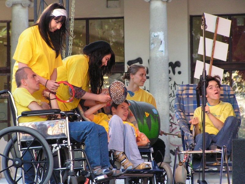 Żurawinka - podopieczni z wolontariuszami - Zurawinka.pl