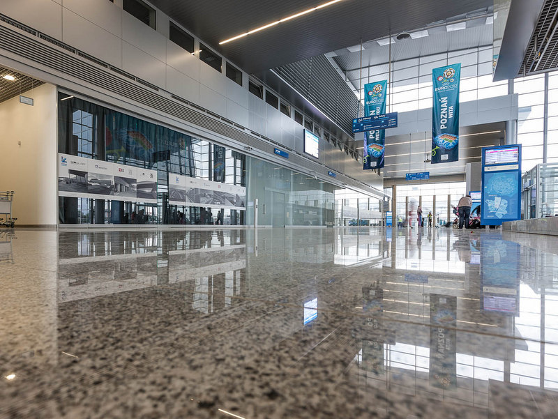 Ławica, lotnisko, terminal, odloty - PPL Ławica