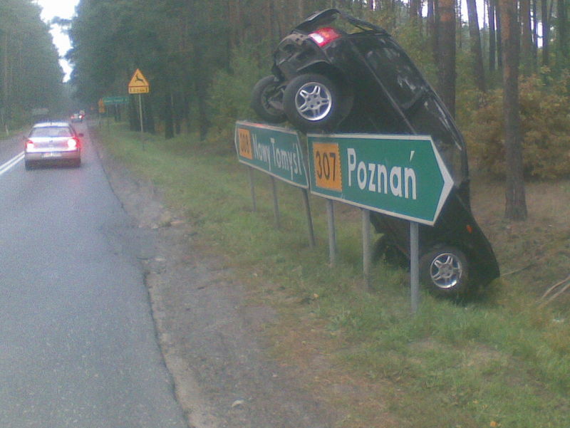 samochod na znakach - Artur Gitner