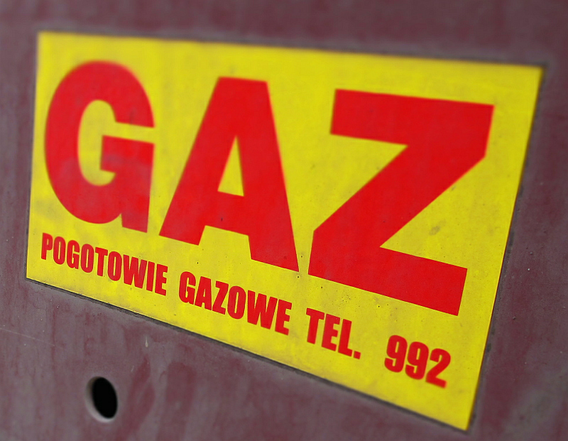 gaz pogotowie gazowe napis - TomFoto