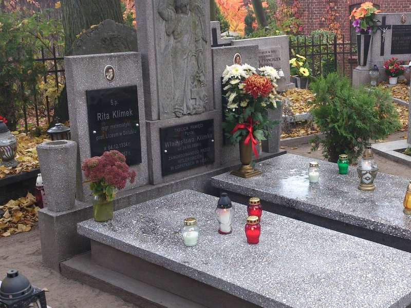 Harcerze "Zawiszacy" i Mali Strażacy zapalili znicz w Zieleniu