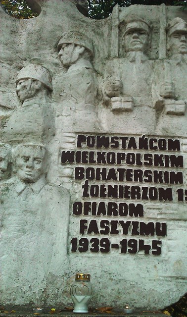 Towarzystwo Miłośników Ziemi Dusznickiej zapaliło znicze w miejscach pamięci na terenie gm. Duszniki