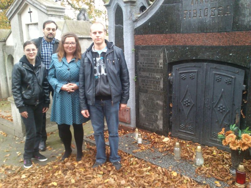 Znicze na Cmentarzu Ewangielickim w Kaliszu