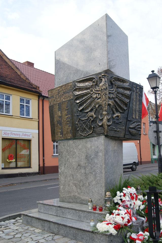 Znicze zapalone w Kostrzynie Wielkopolskim