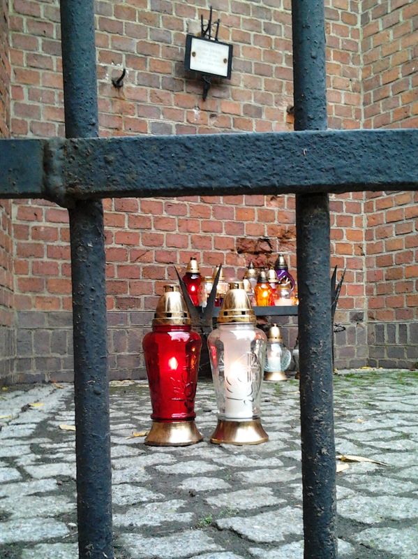 Znicze w Forcie VII w Poznaniu