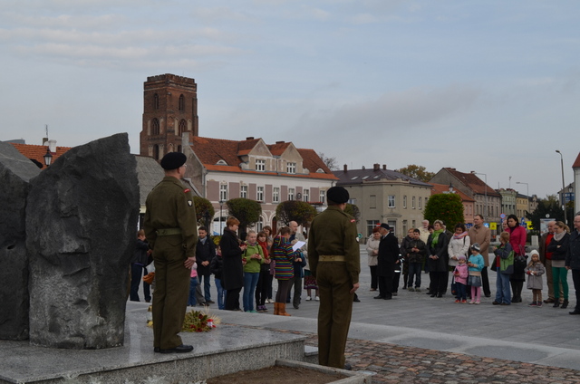 Zapal Znicz Pamięci na Rynku w Gostyniu
