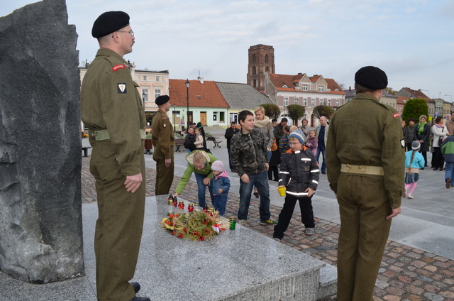 Zapal Znicz Pamięci na Rynku w Gostyniu