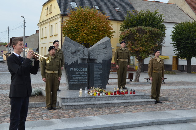 Zapal Znicz Pamięci na Rynku w Gostyniu