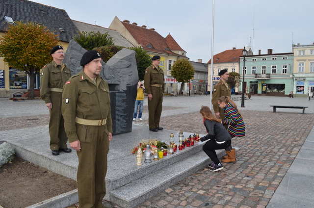 Zapal Znicz Pamięci na Rynku w Gostyniu