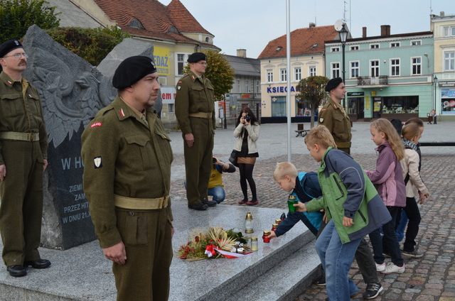 Zapal Znicz Pamięci na Rynku w Gostyniu